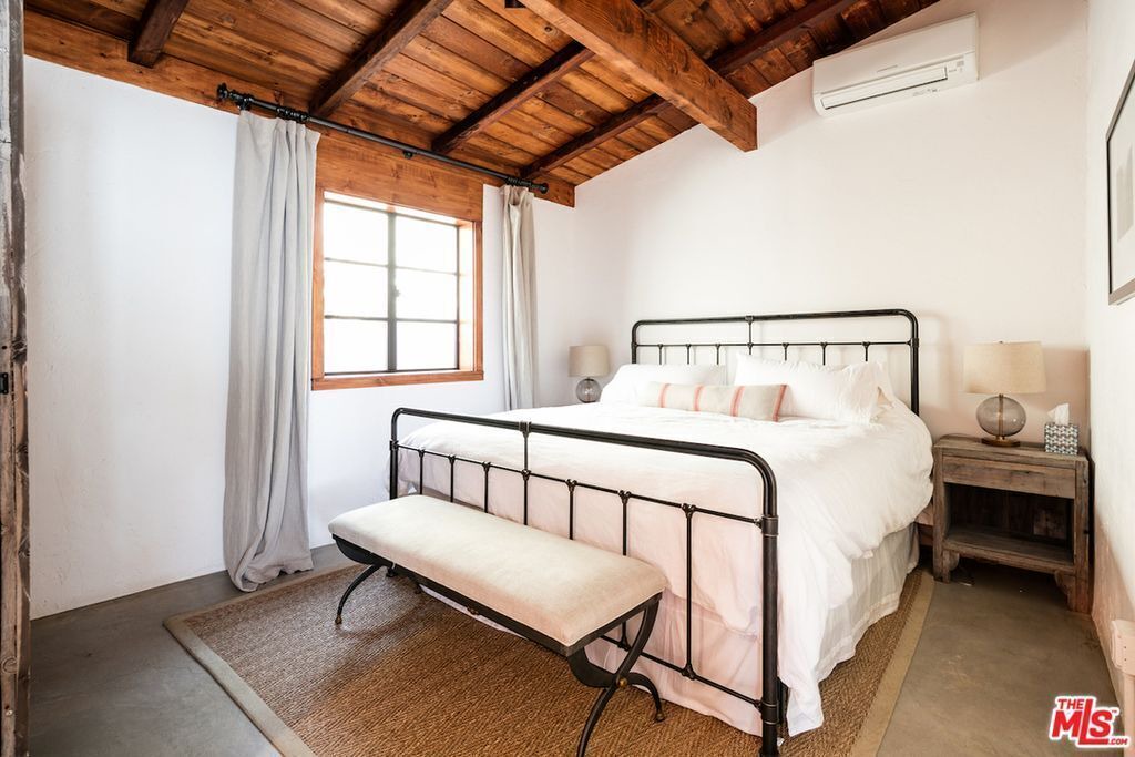Photo of Bedroom in Eastern Malibu
