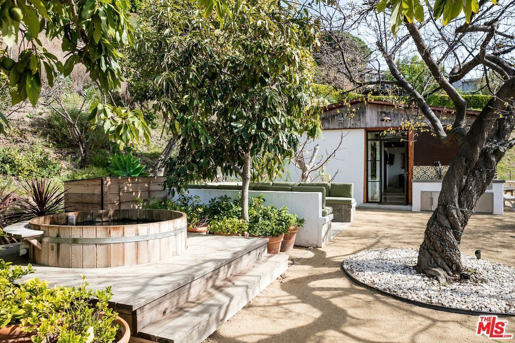 Photo of Patio Balcony in Eastern Malibu