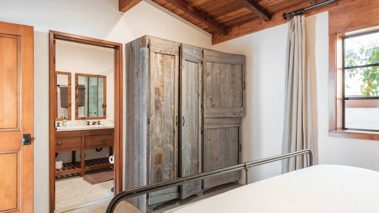 Photo of Bedroom in Eastern Malibu