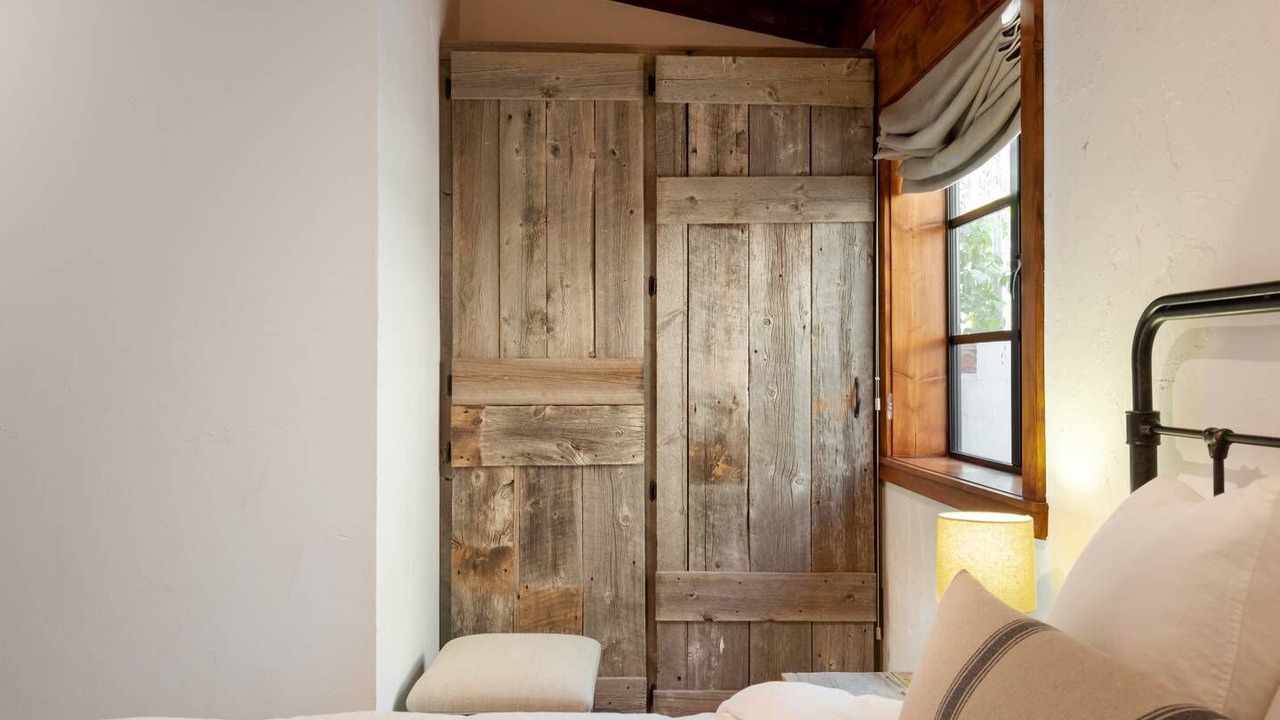 Photo of Bedroom in Eastern Malibu