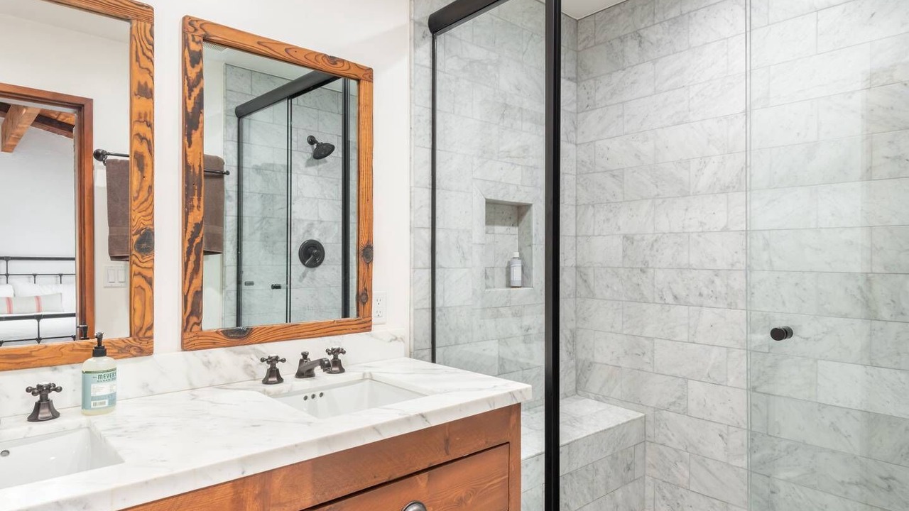 Photo of Bathroom in Eastern Malibu