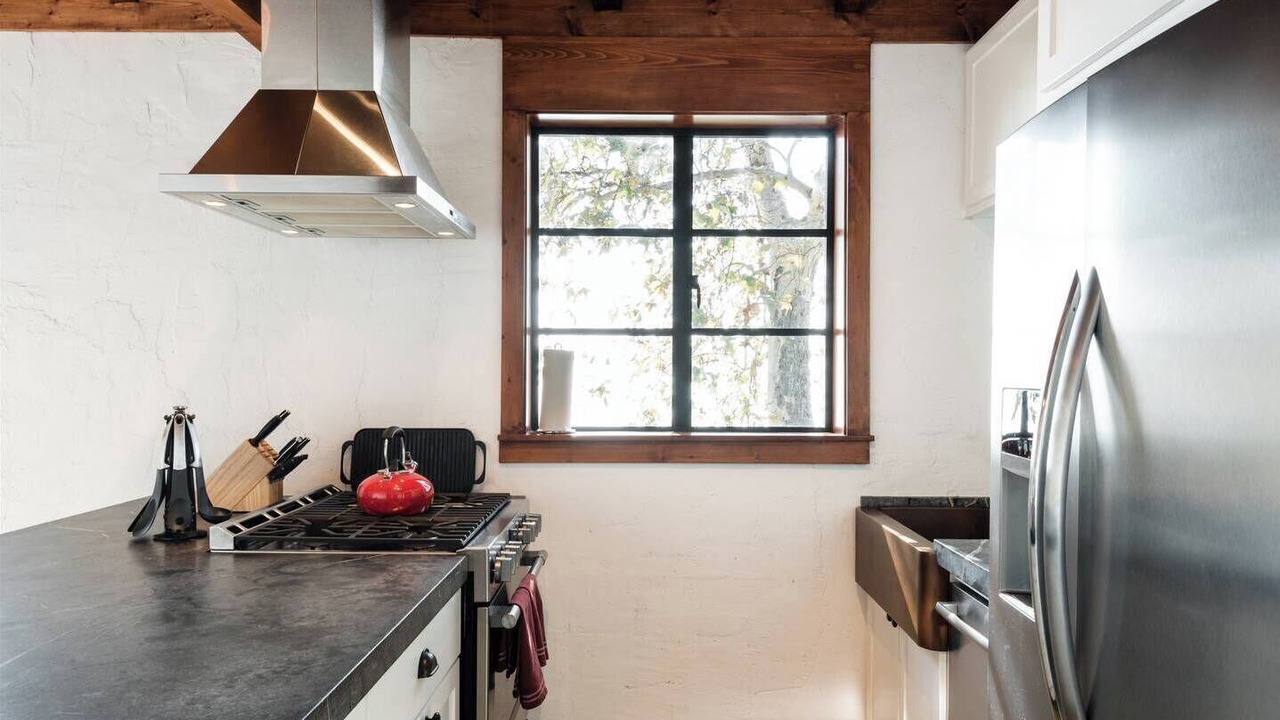 Photo of Kitchen in Eastern Malibu