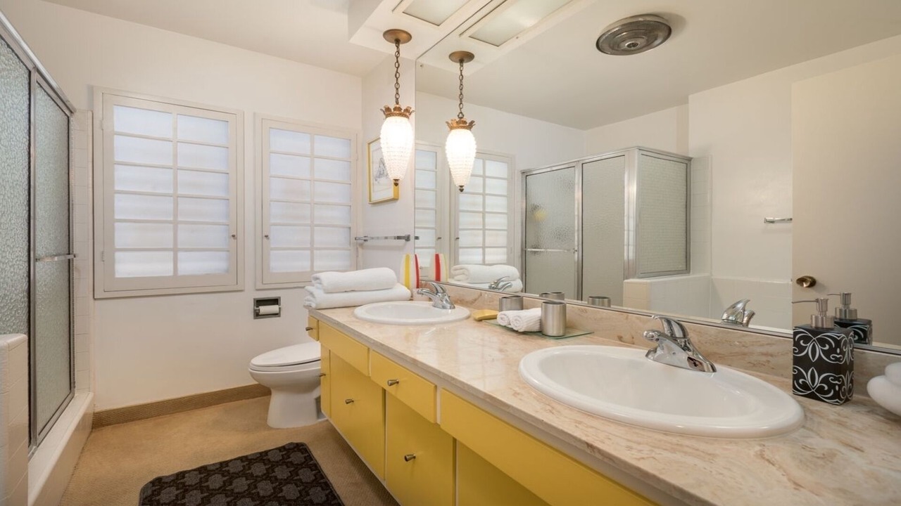 Photo of Bathroom in Ladera Heights