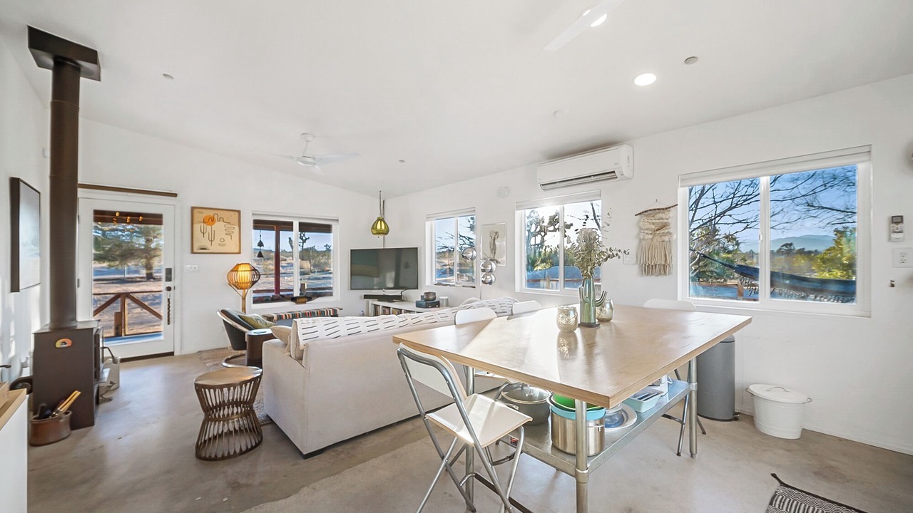 Photo of Livingroom in Landers