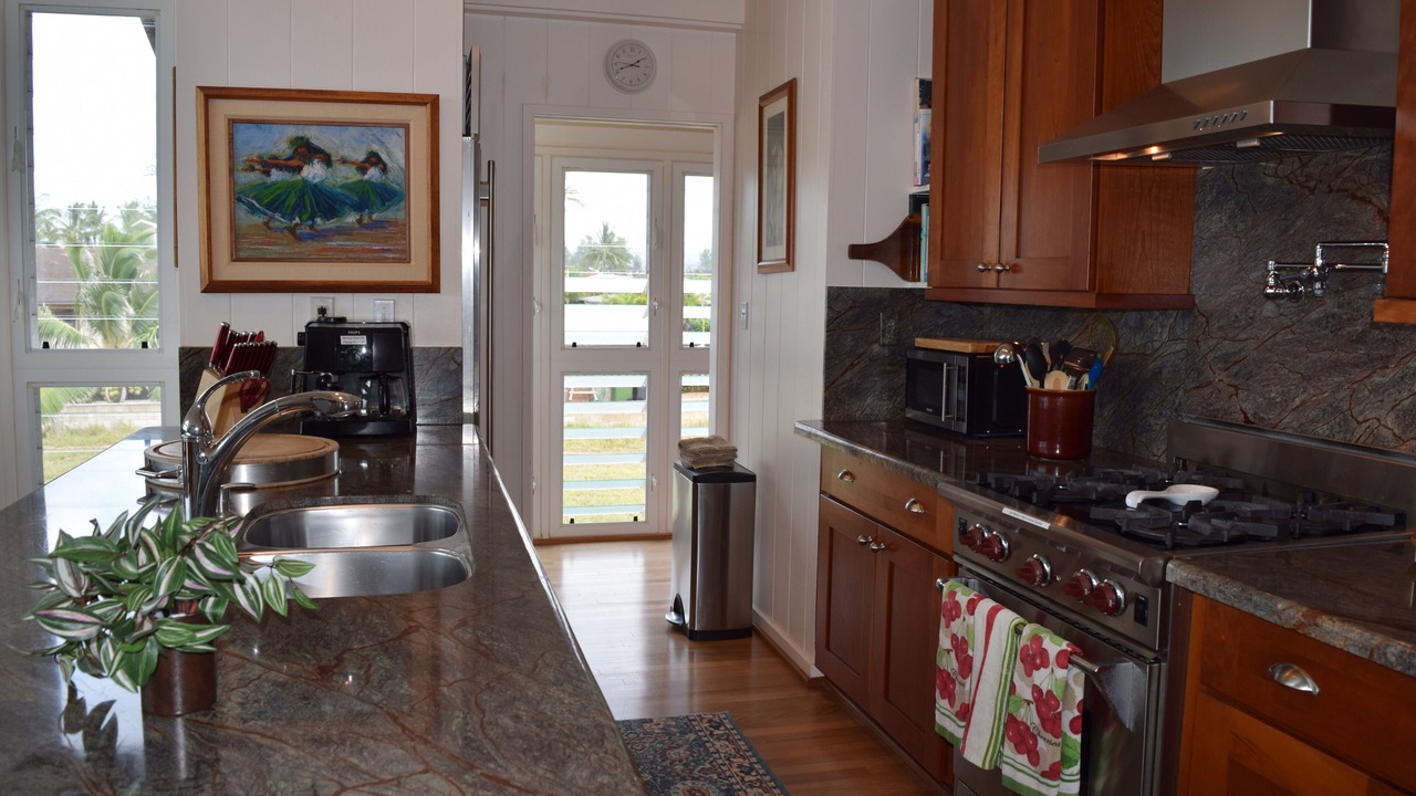 Photo of Kitchen in Mokuleia