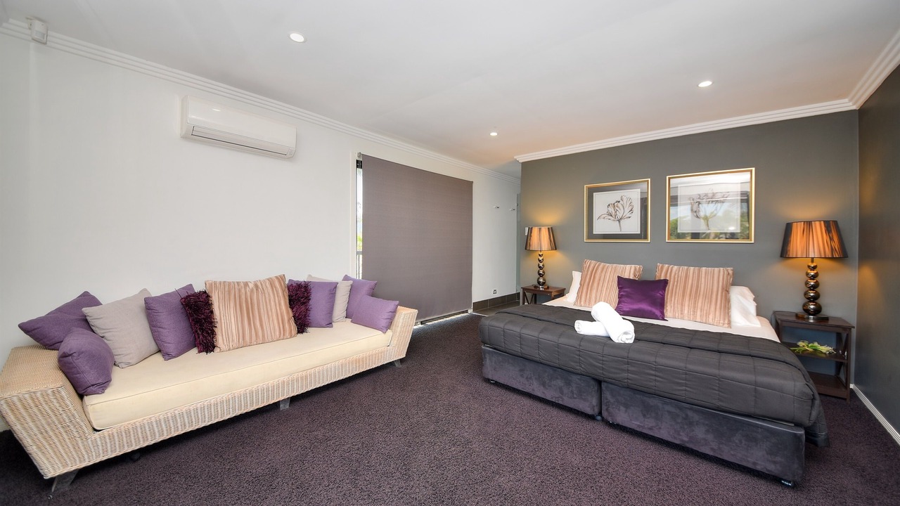 Photo of Livingroom in Broadbeach Waters
