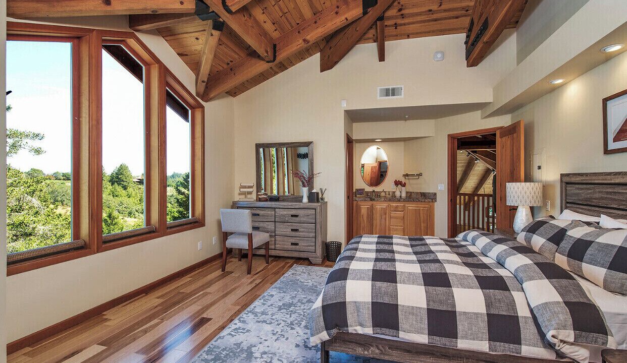 Photo of Bedroom in Geyserville