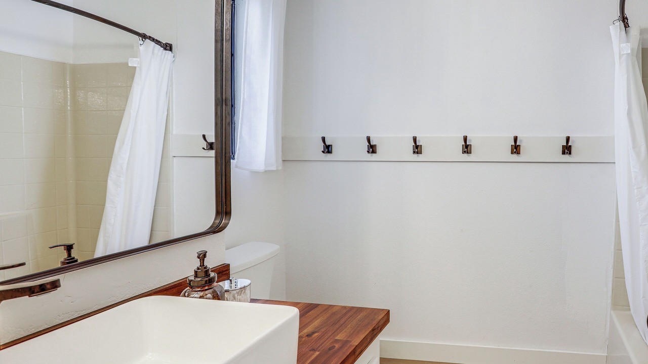 Photo of Bathroom in Oak Shores