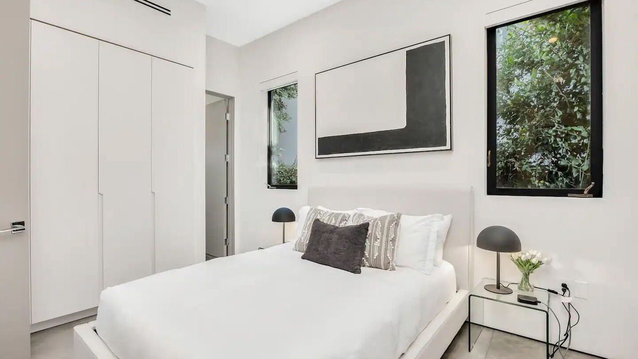 Photo of Bedroom in Beverly Grove