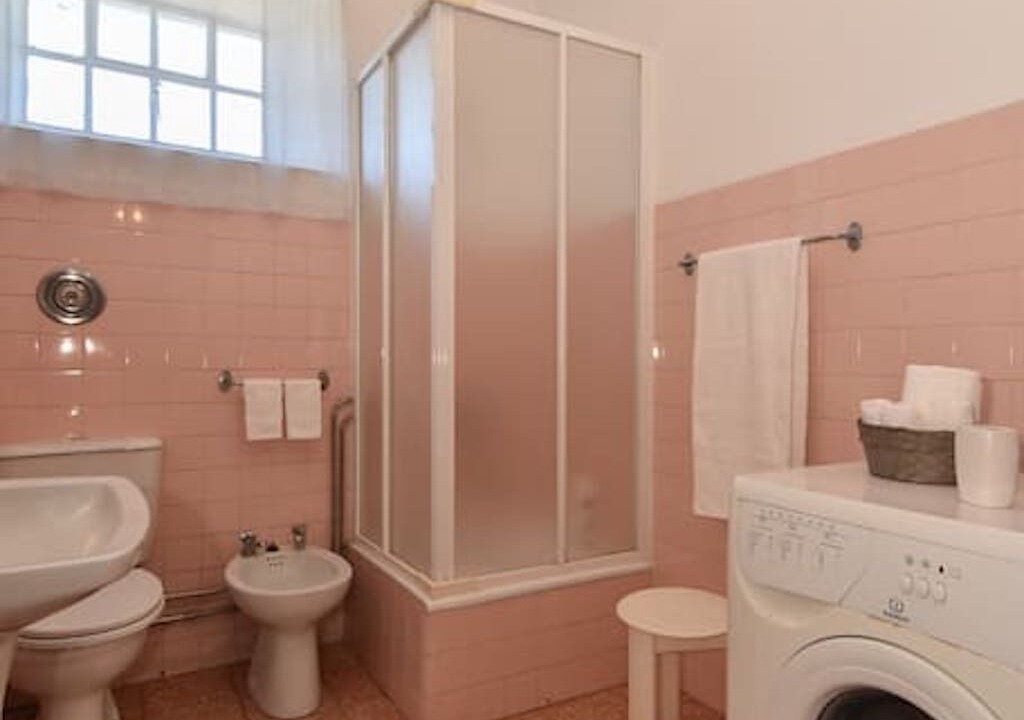 Photo of Bathroom in Arouca