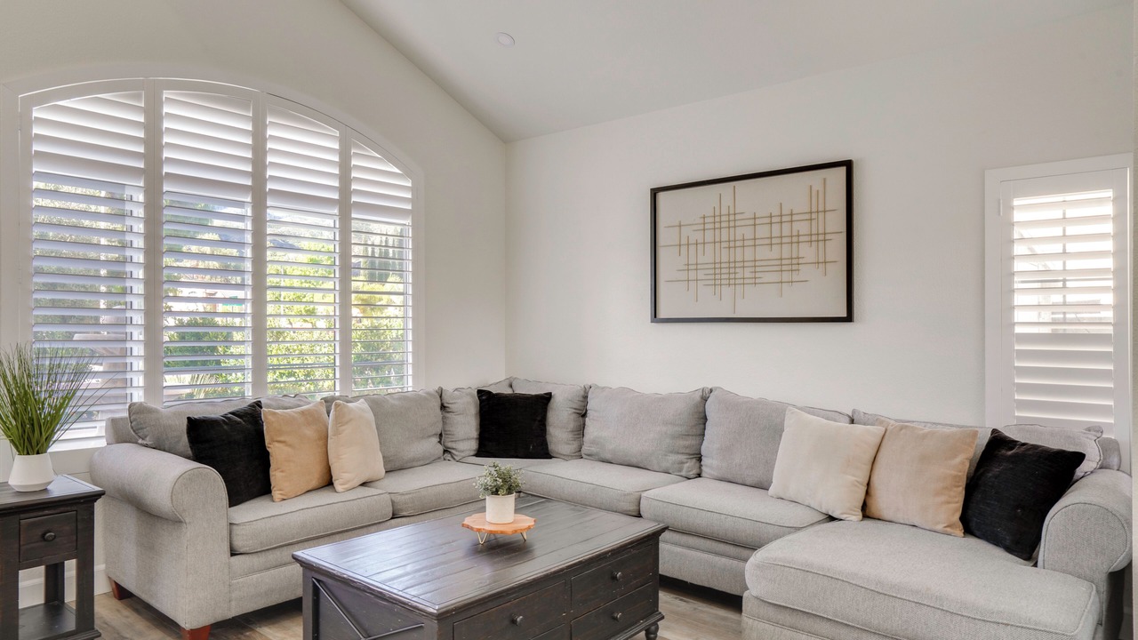Photo of Livingroom in Corona