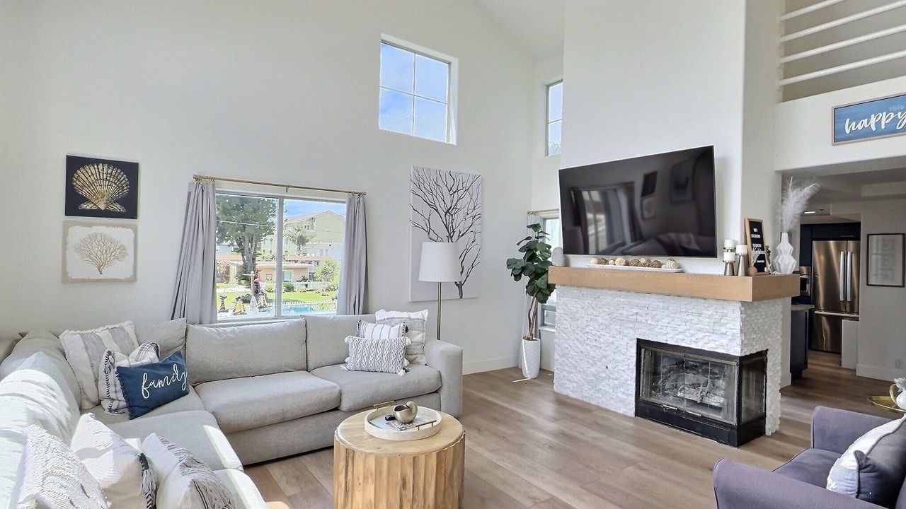 Photo of Livingroom in Downtown