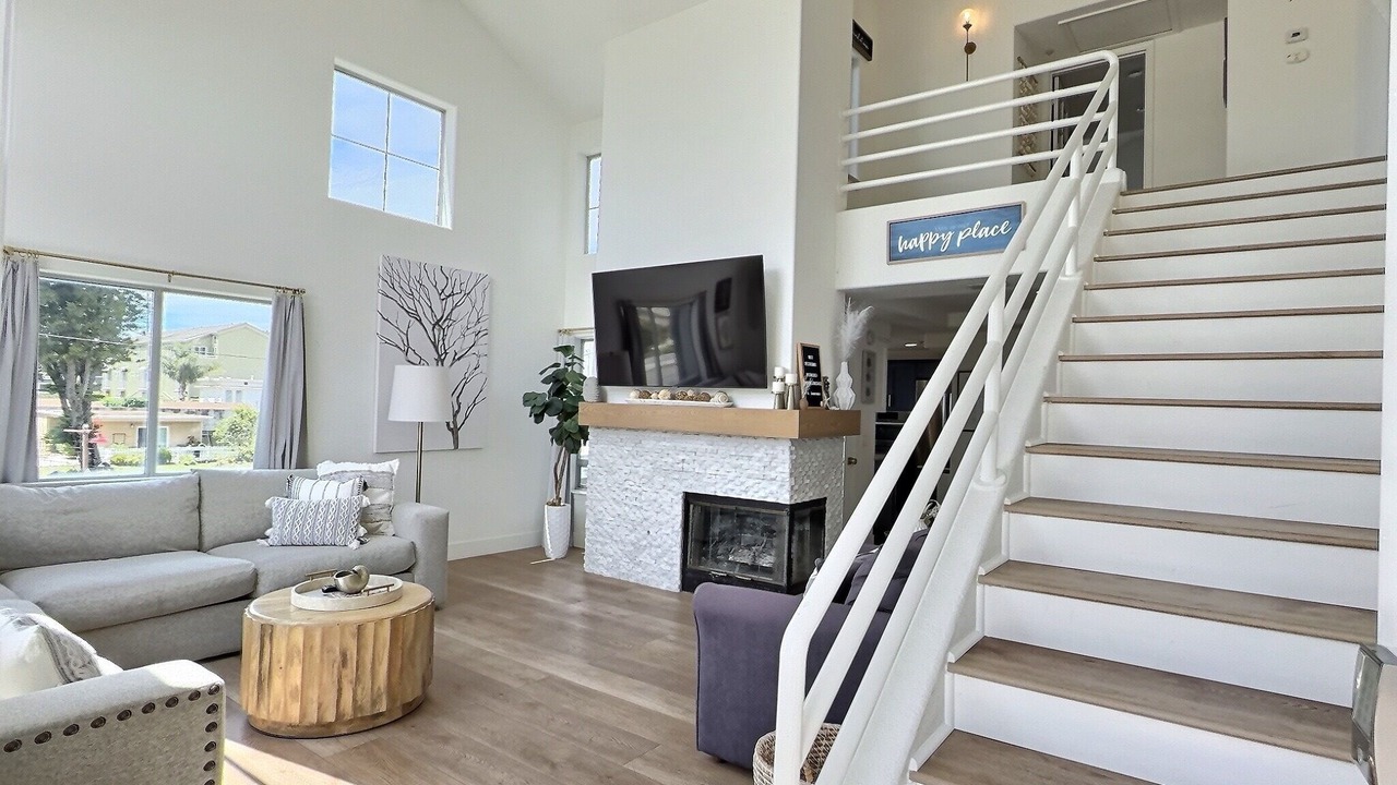 Photo of Livingroom in Downtown