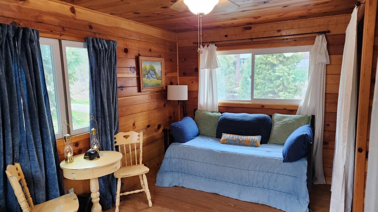 Photo of Bedroom in California Hot Springs