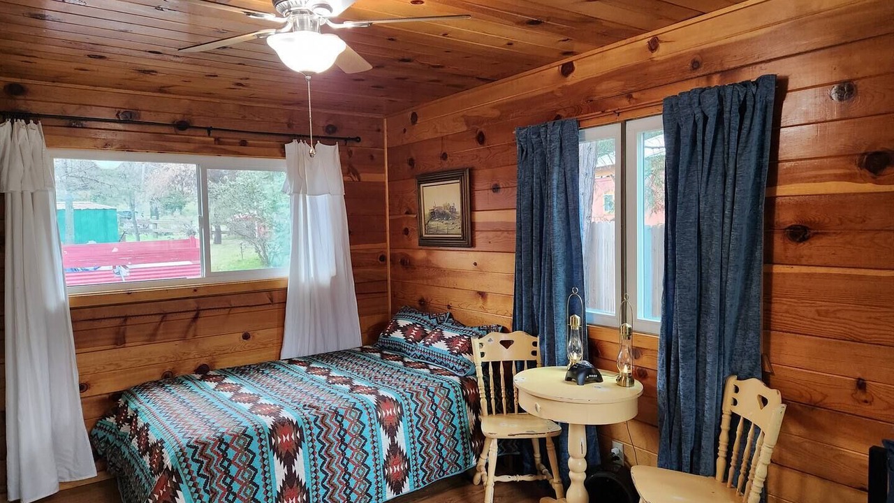 Photo of Bedroom in California Hot Springs