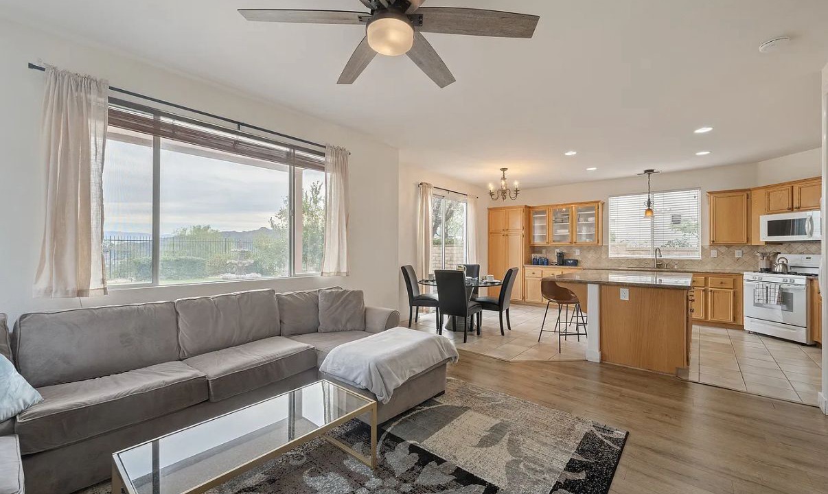 Photo of Livingroom in Castaic