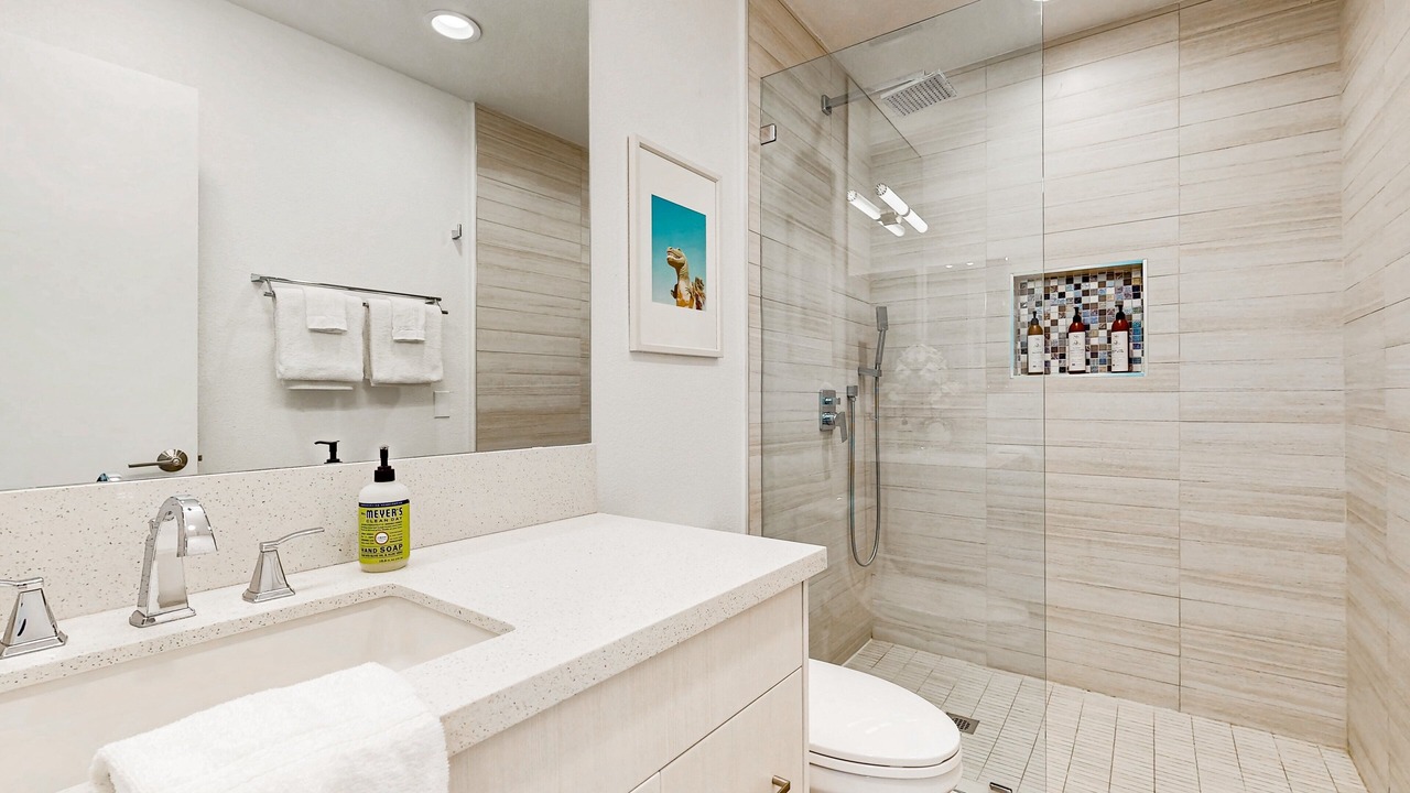 Photo of Bathroom in Racquet Club South