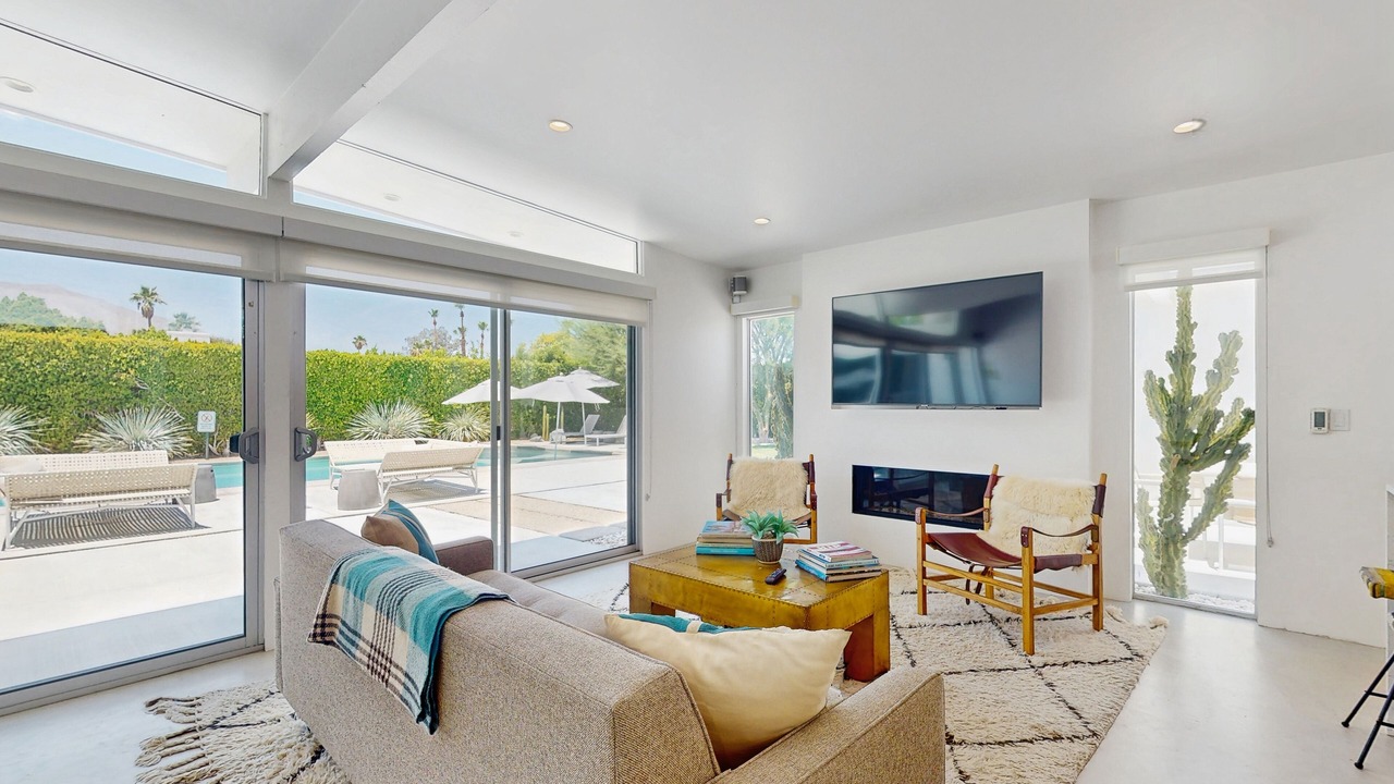 Photo of Livingroom in Desert Park Estates