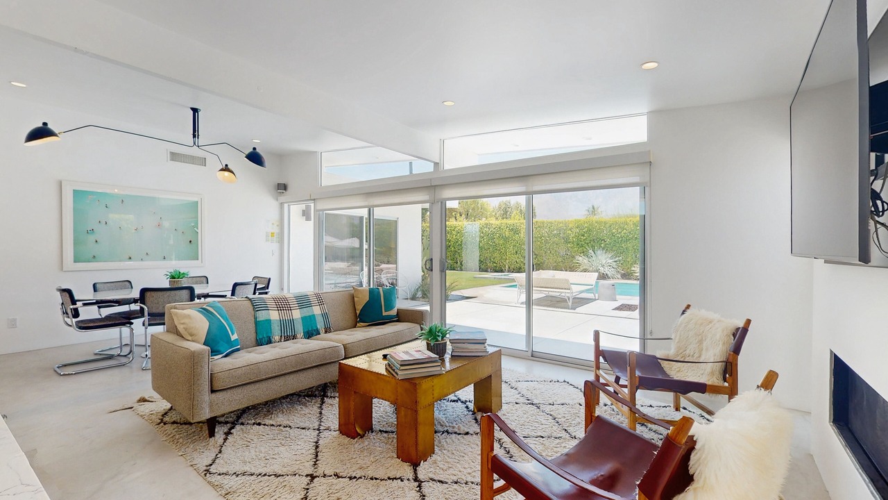 Photo of Livingroom in Desert Park Estates