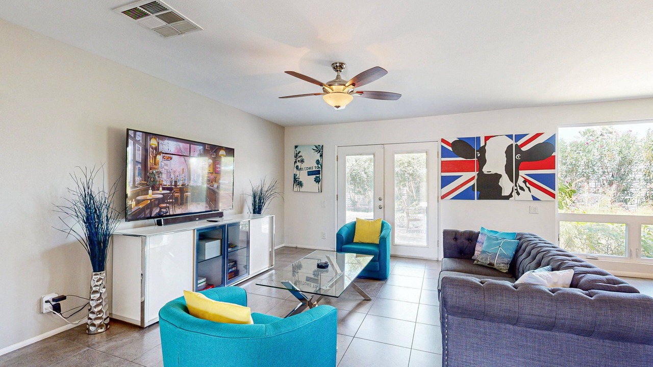 Photo of Livingroom in Desert Park Estates