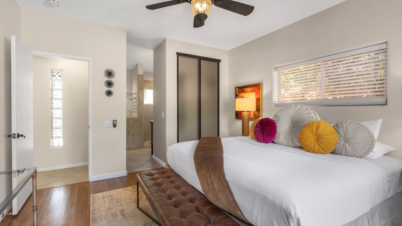 Photo of Bedroom in Racquet Club West