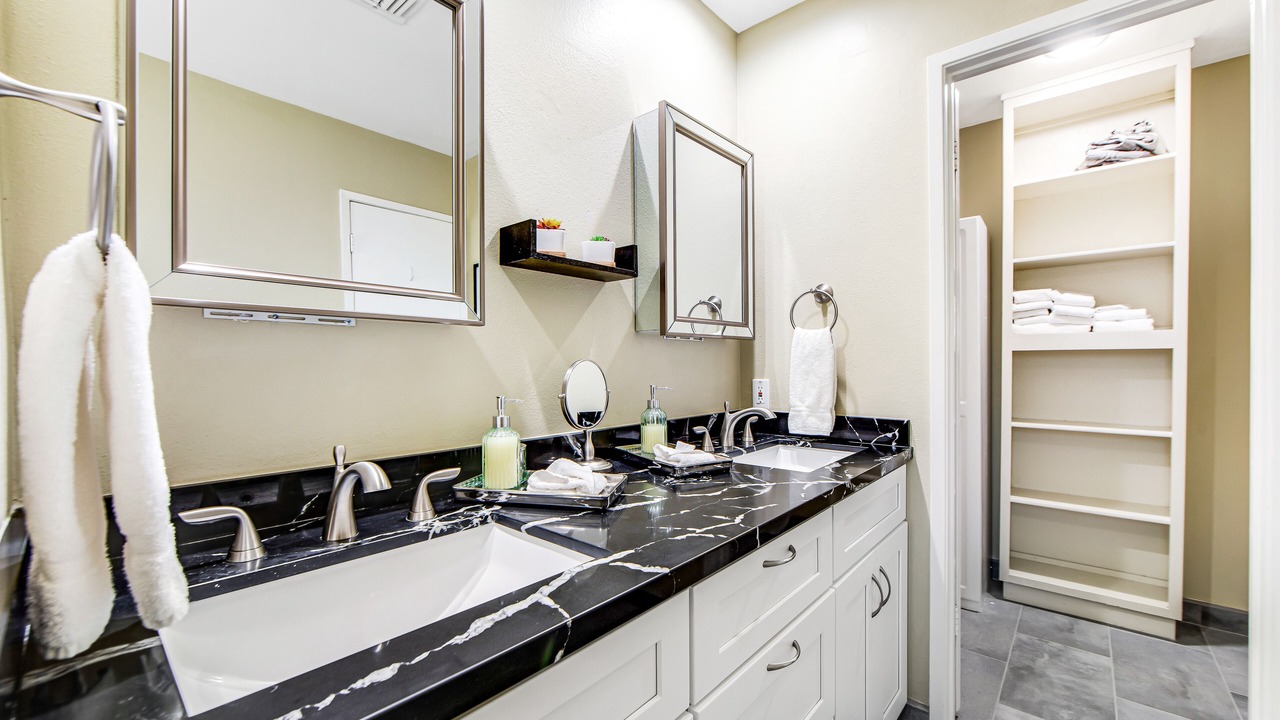 Photo of Bathroom in Araby