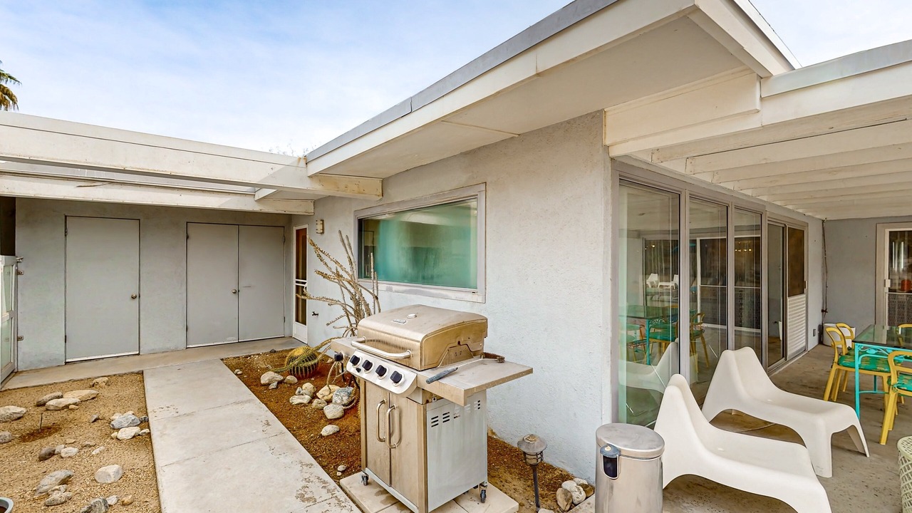 Photo of Outdoor in Racquet Club South