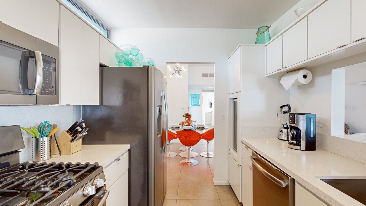 Photo of Kitchen in Racquet Club South
