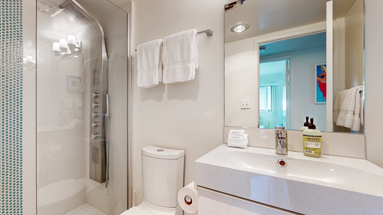 Photo of Bathroom in Racquet Club South
