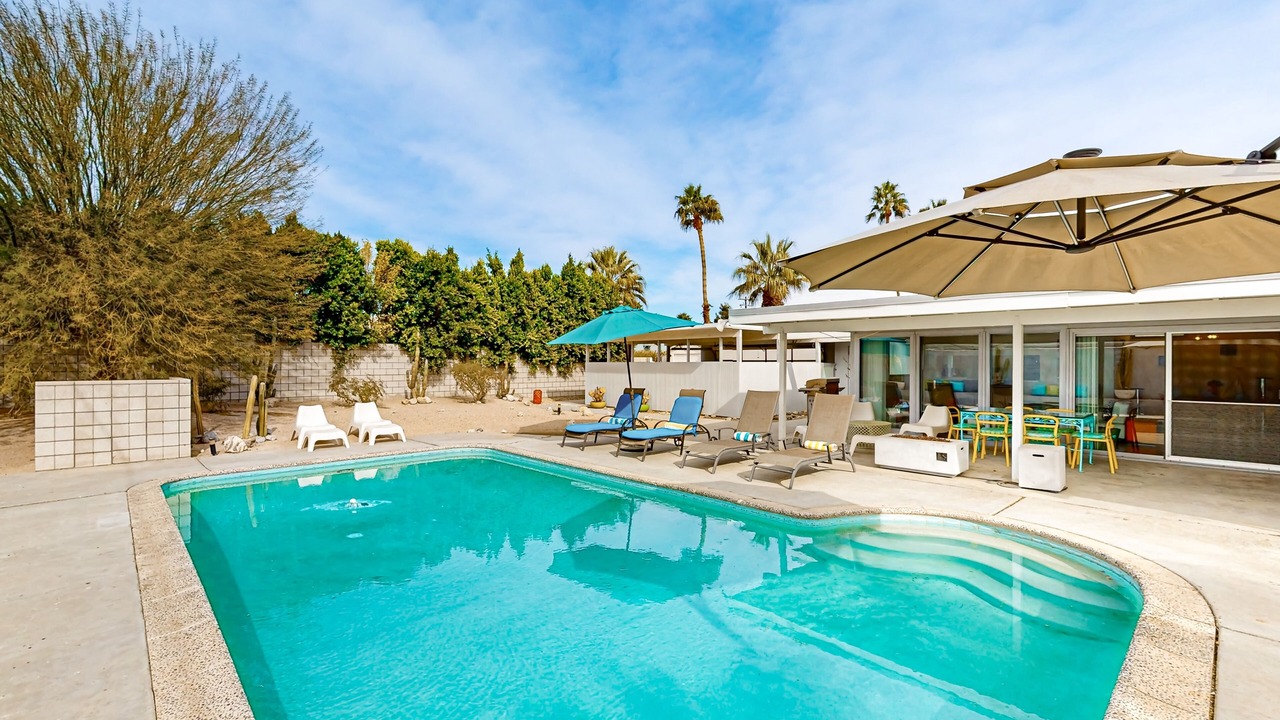 Photo of Outdoor in Racquet Club South