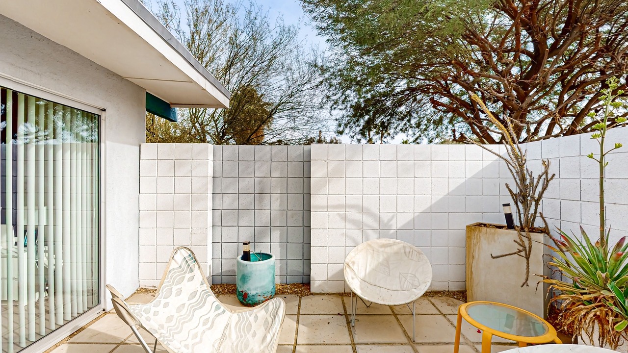 Photo of Patio Balcony in Racquet Club South