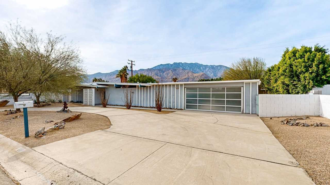 Photo of Outdoor in Racquet Club South