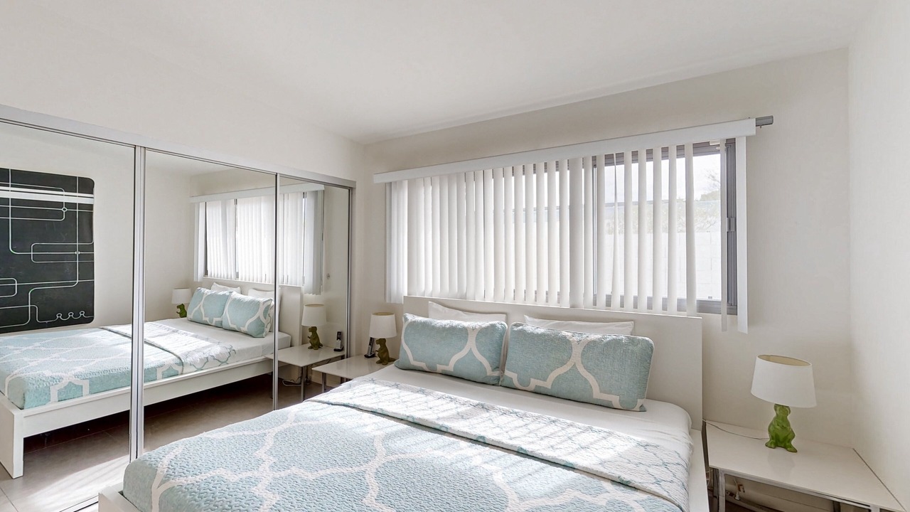 Photo of Bedroom in Racquet Club South