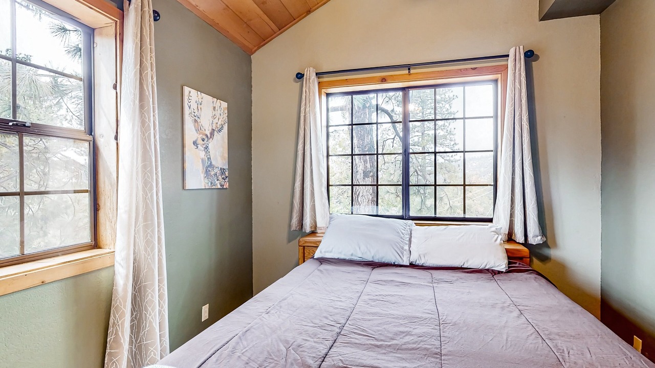 Photo of Bedroom in Idyllwild
