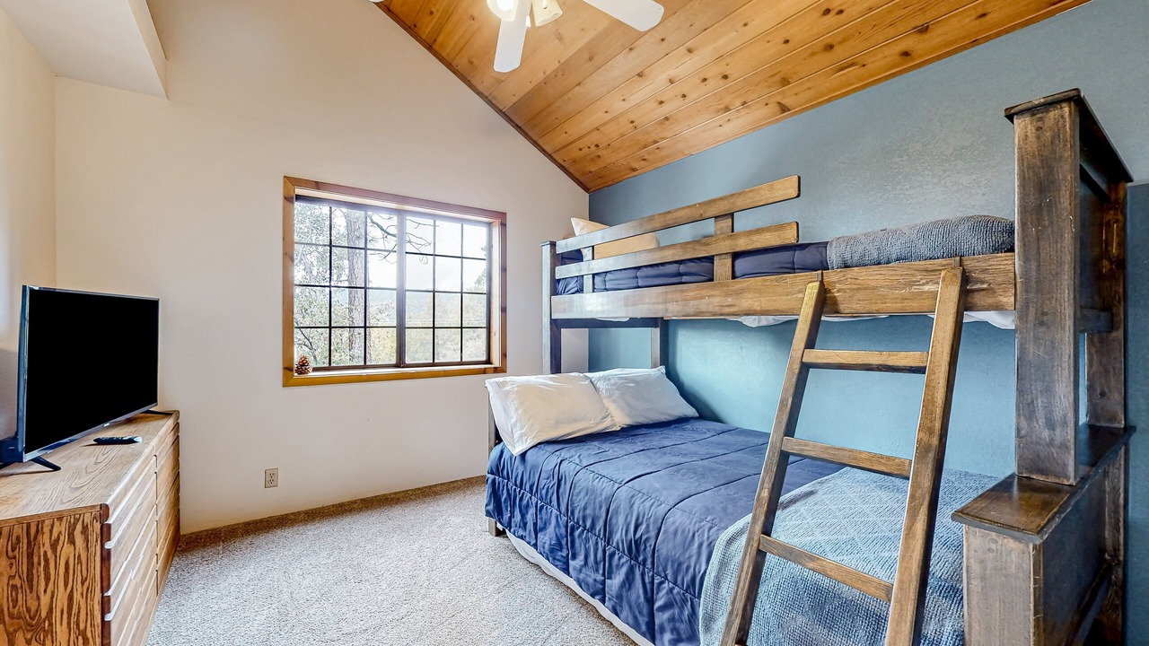 Photo of Bedroom in Idyllwild
