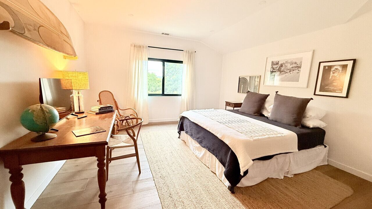 Photo of Bedroom in Meiners Oaks