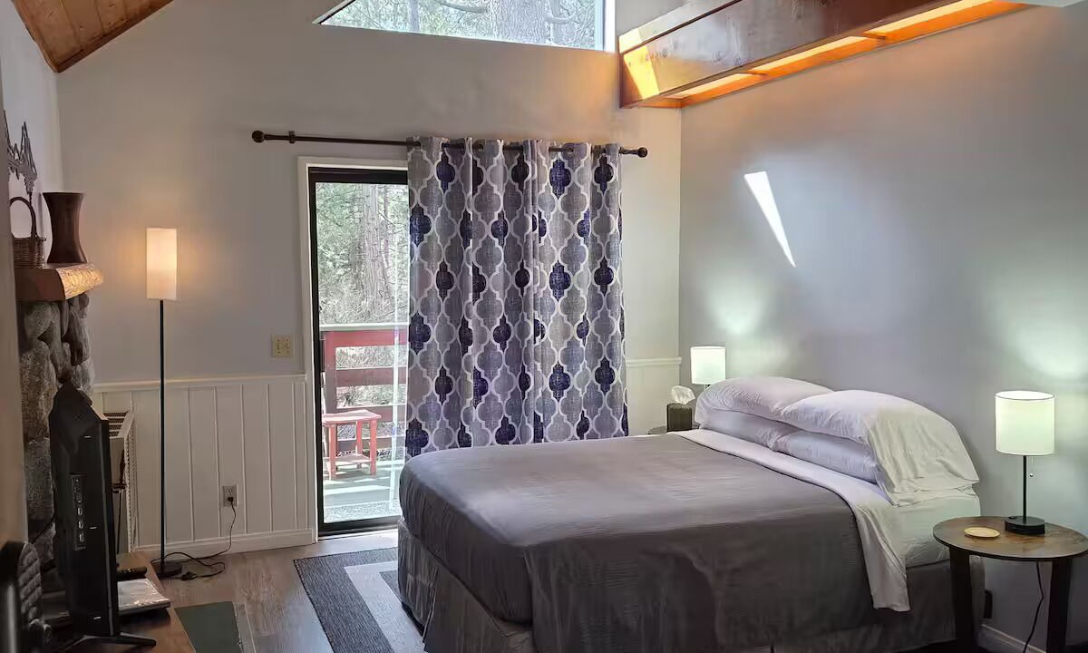 Photo of Bedroom in Idyllwild