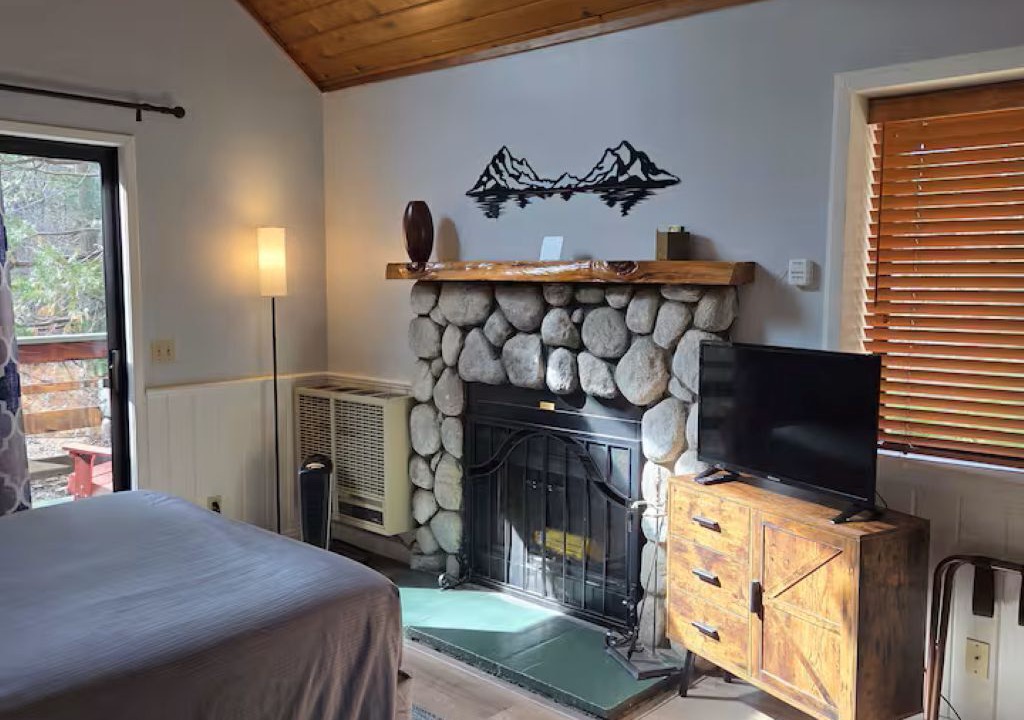 Photo of Bedroom in Idyllwild