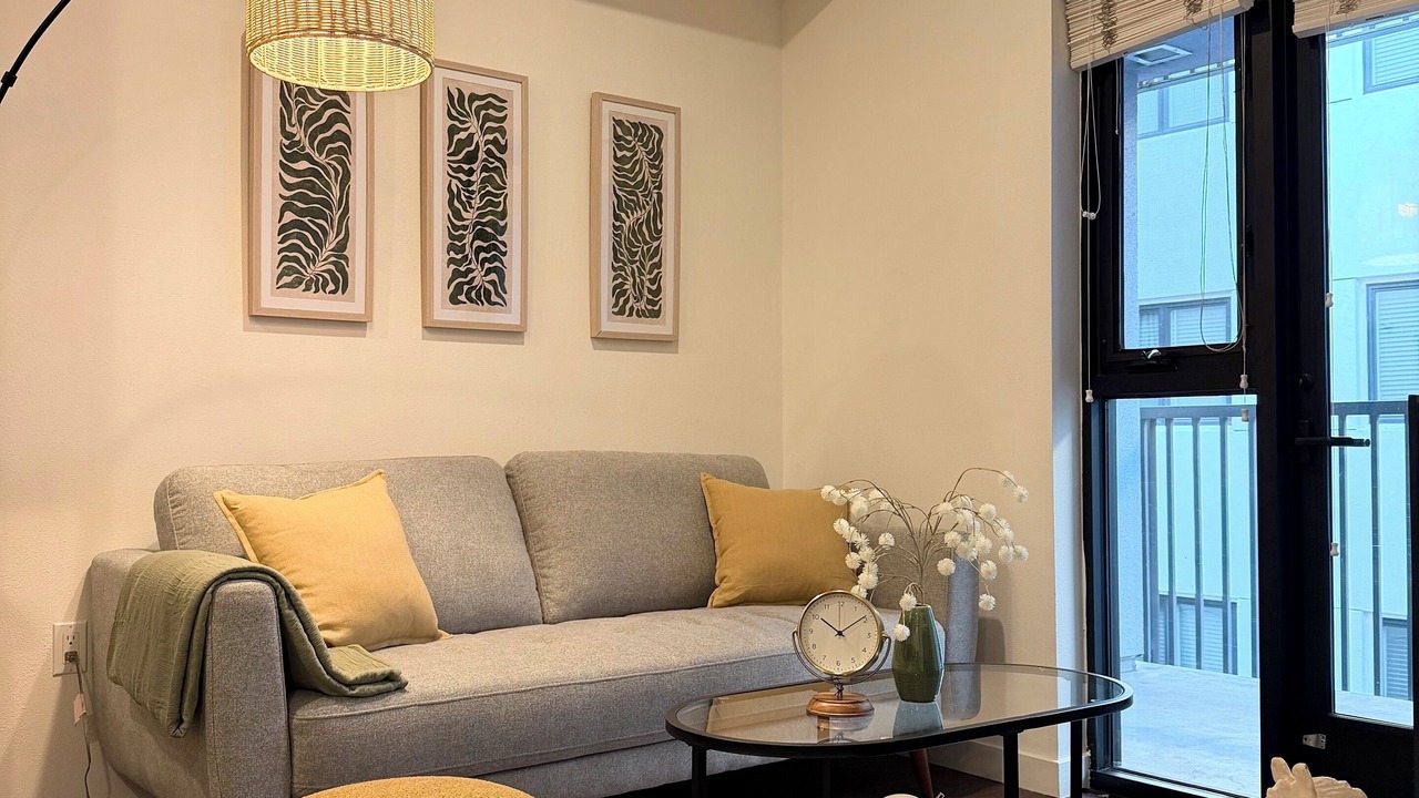 Photo of Livingroom in Wilshire