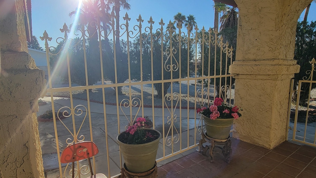 Photo of Patio Balcony in Racquet Club South