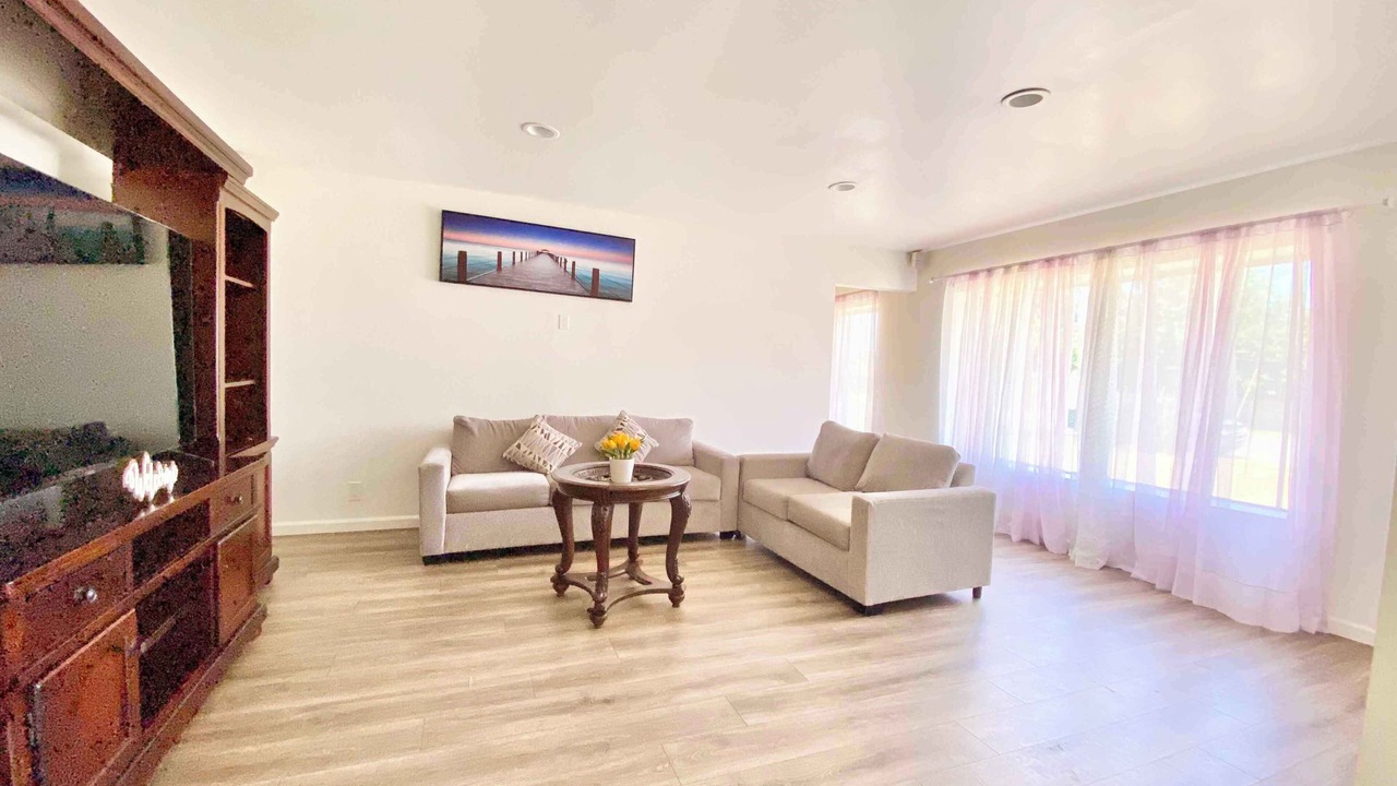 Photo of Livingroom in Walnut Valley