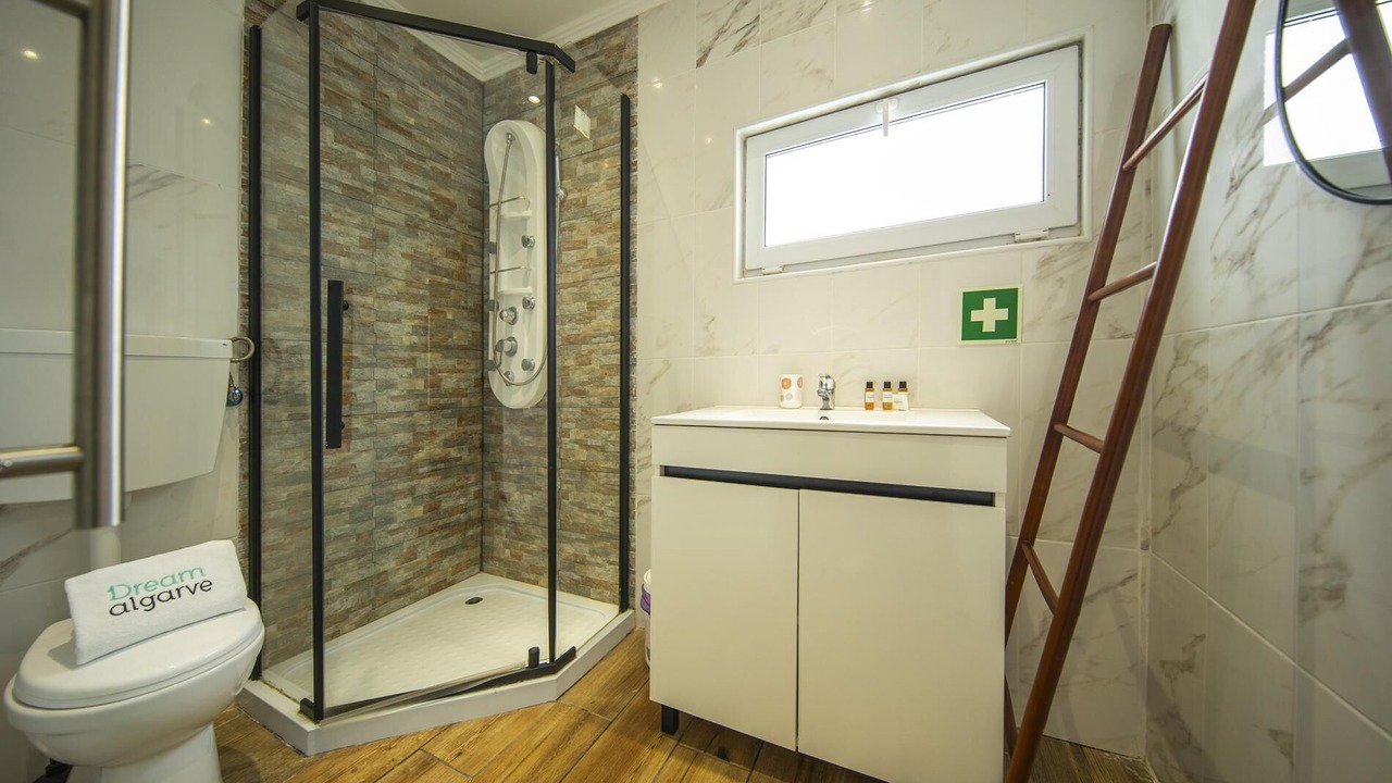 Photo of Bathroom in Bensafrim