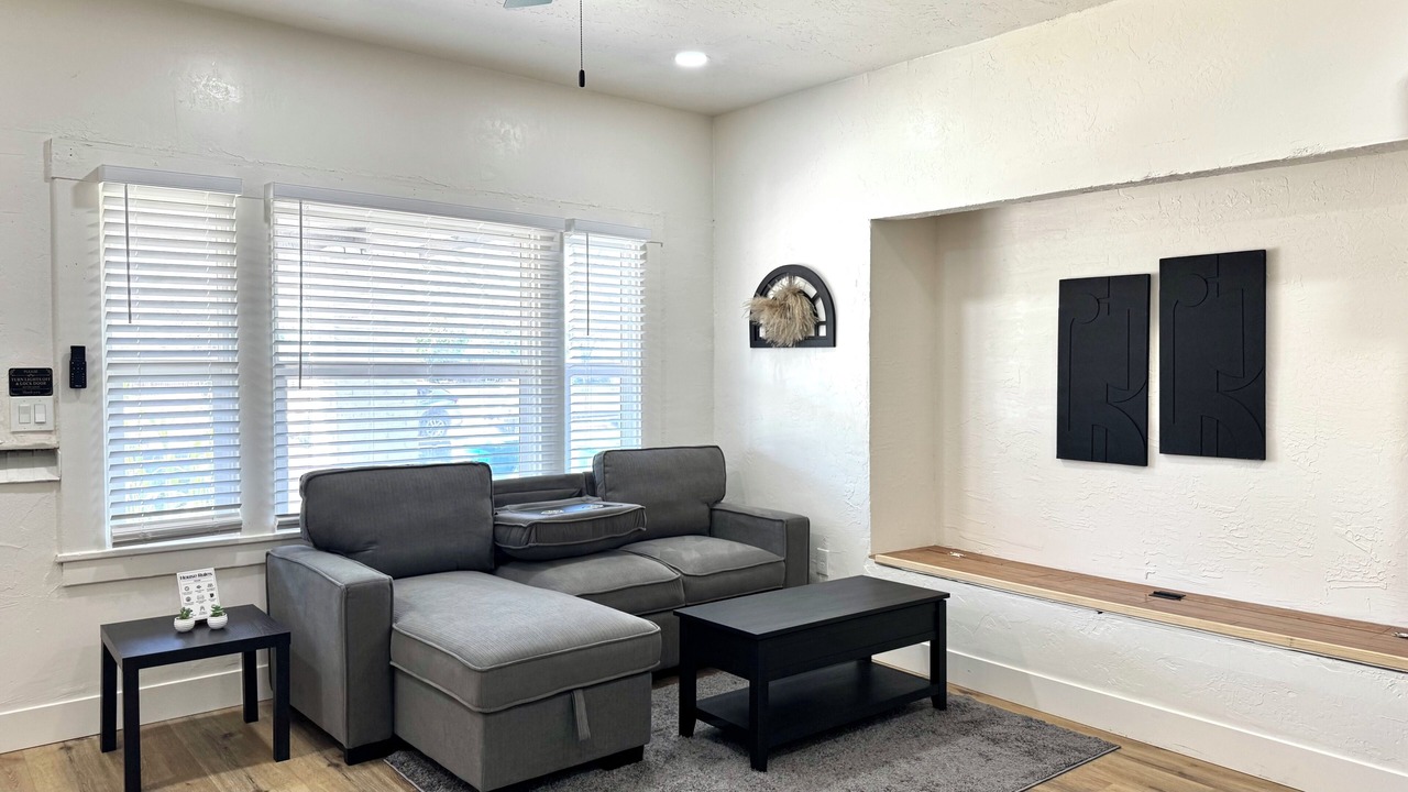 Photo of Livingroom in Hanford