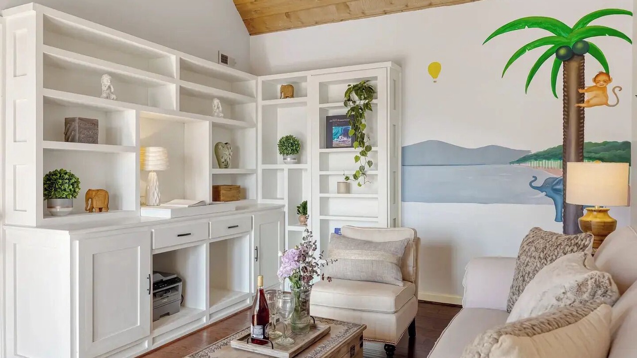 Photo of Livingroom in Eastern Malibu