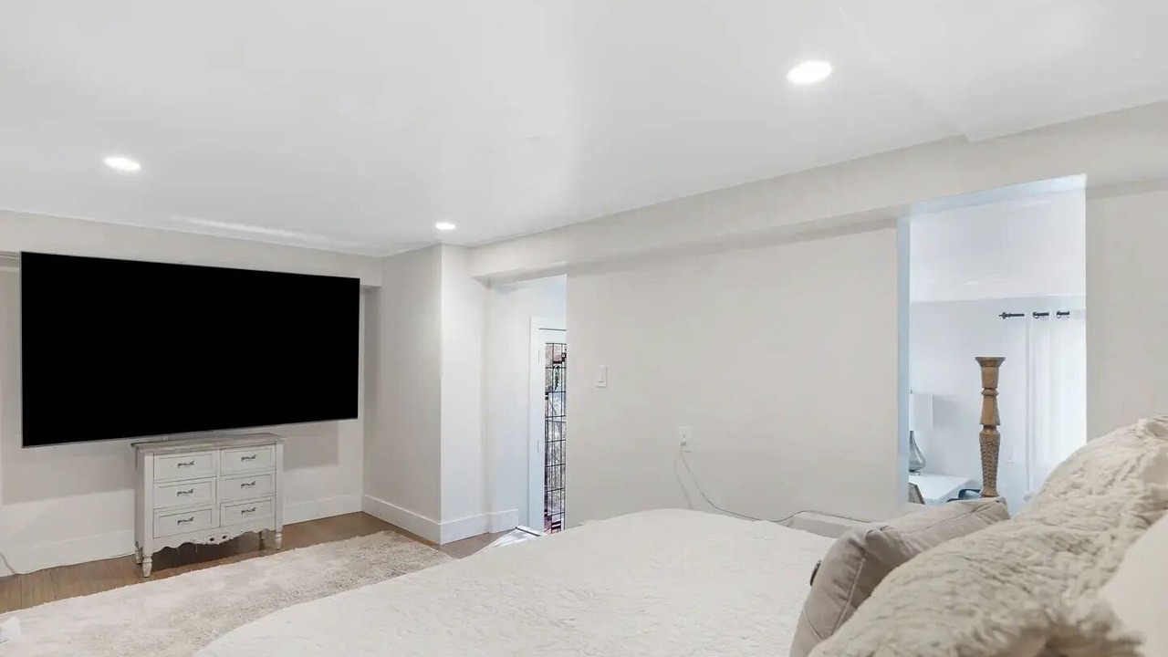 Photo of Bedroom in Eastern Malibu