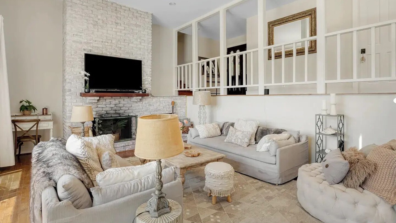 Photo of Livingroom in Eastern Malibu