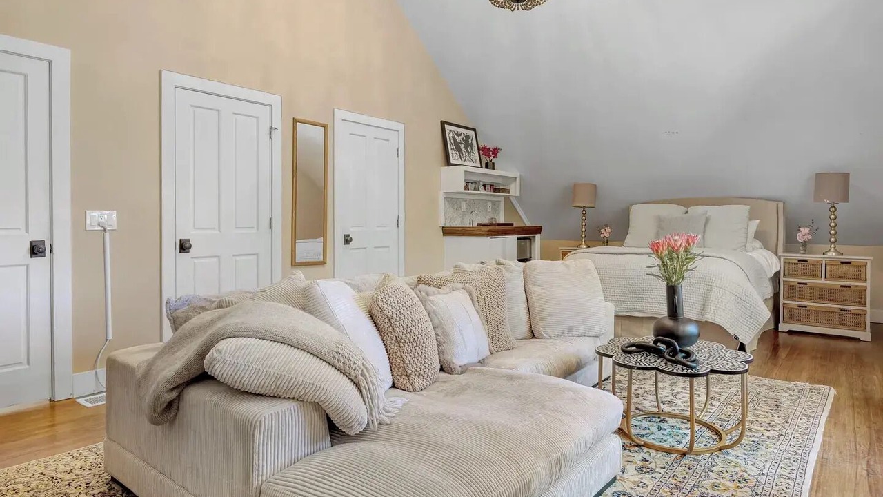 Photo of Bedroom in Eastern Malibu