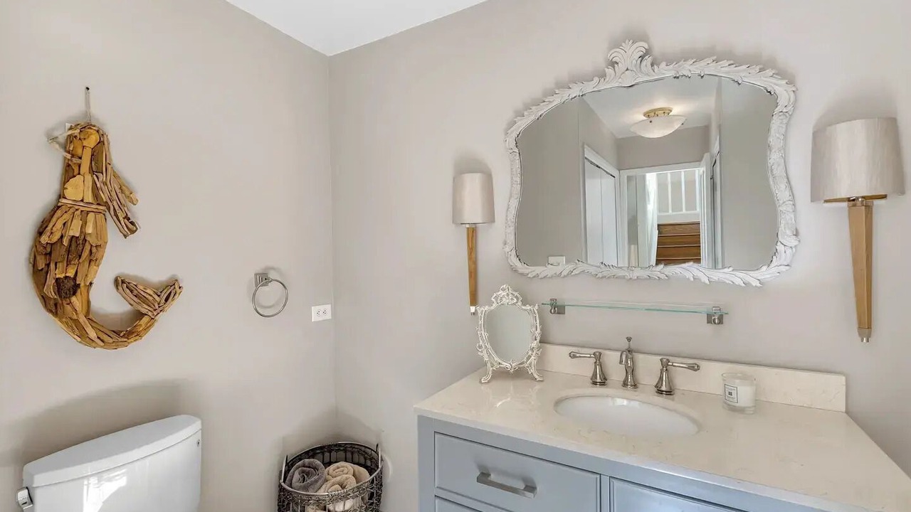 Photo of Bathroom in Eastern Malibu