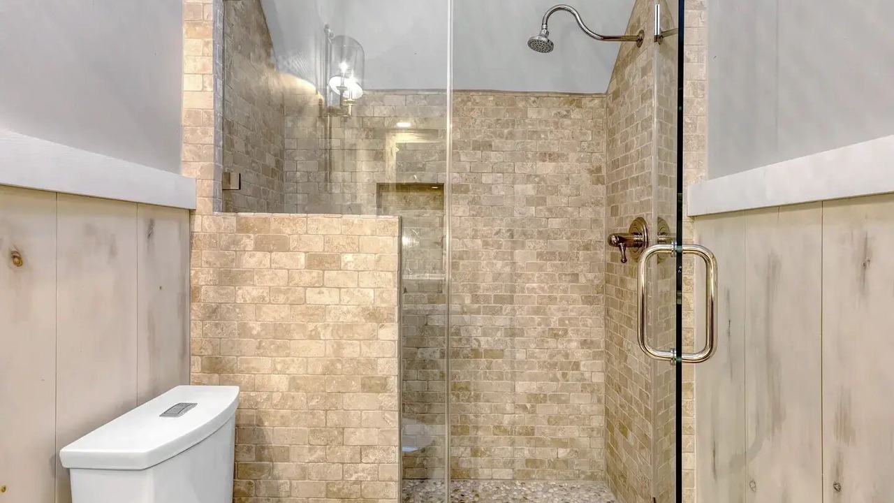 Photo of Bathroom in Eastern Malibu
