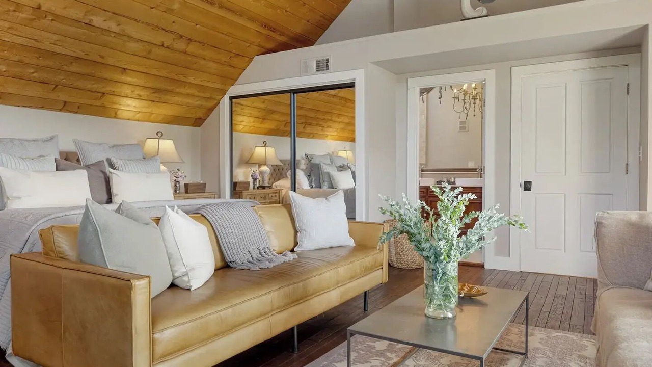 Photo of Livingroom in Eastern Malibu